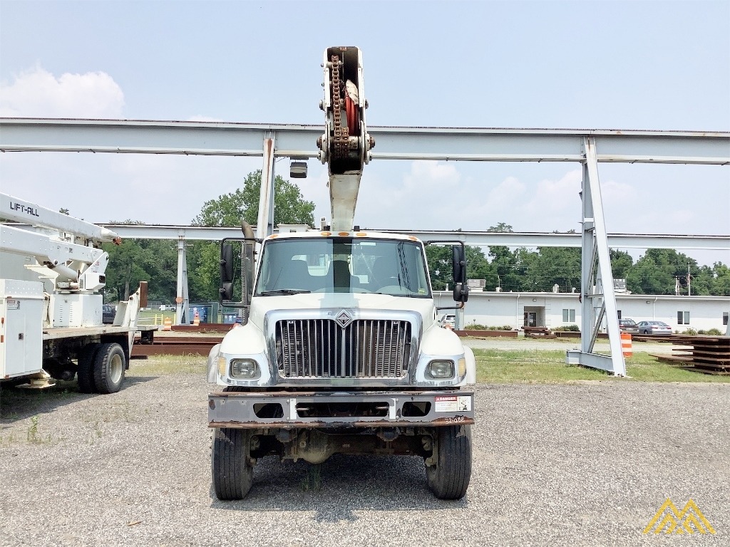 Lift All LM-70-2MS Utility Bucket on International 7300 SFA 4X4 1