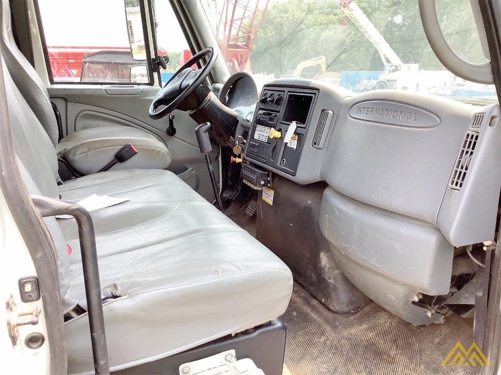 Lift All LM-70-2MS Utility Bucket on International 7300 SFA 4X4 24