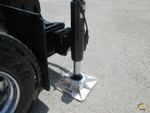 Like New!!! PM 50 P 11-Ton Knuckleboom Crane 29