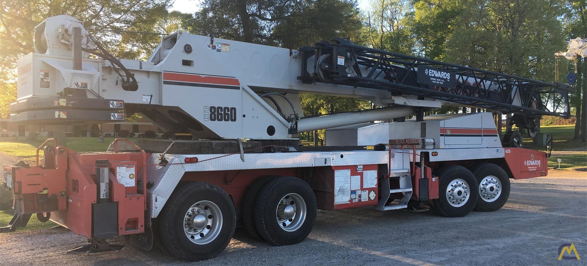 Link-Belt HTC-8660 Series II 60-ton Telescopic Truck Crane 3