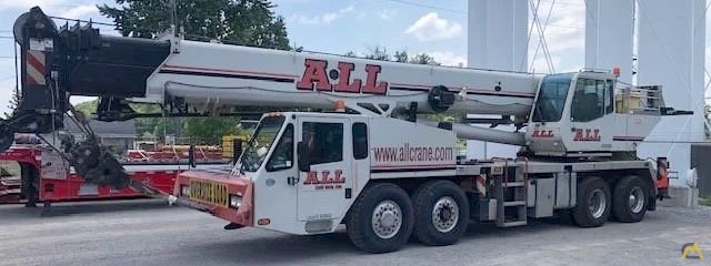 Link-Belt HTC-8690 90-Ton Telescopic Boom Hydraulic Truck Crane