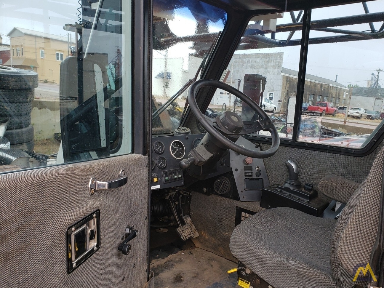 Link-Belt HTC-8690 90-ton Truck Crane 3