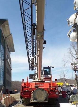 Link-Belt RTC-8090 II 90-Ton Rough Terrain Crane 3