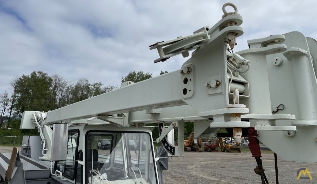 Lorain LCD 150 15-ton Down Cab Rough Terrain Crane 3