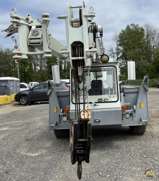 Lorain LCD 150 15-ton Down Cab Rough Terrain Crane 34