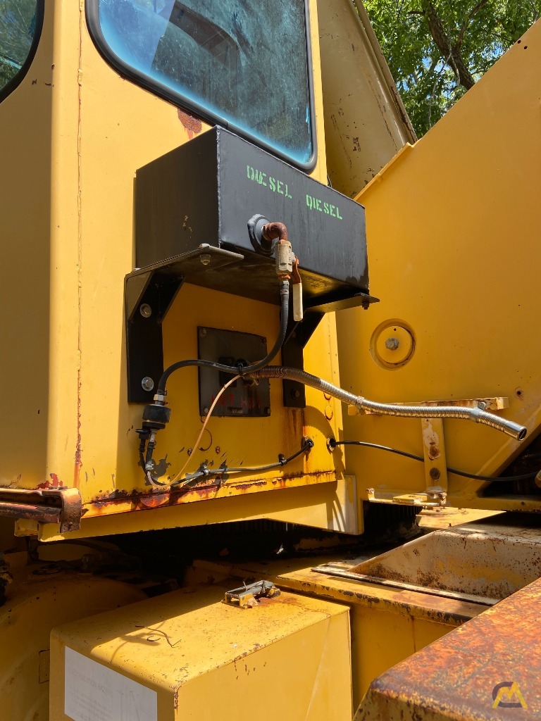 Lorain LRT 230 23-ton Rough Terrain Crane 4