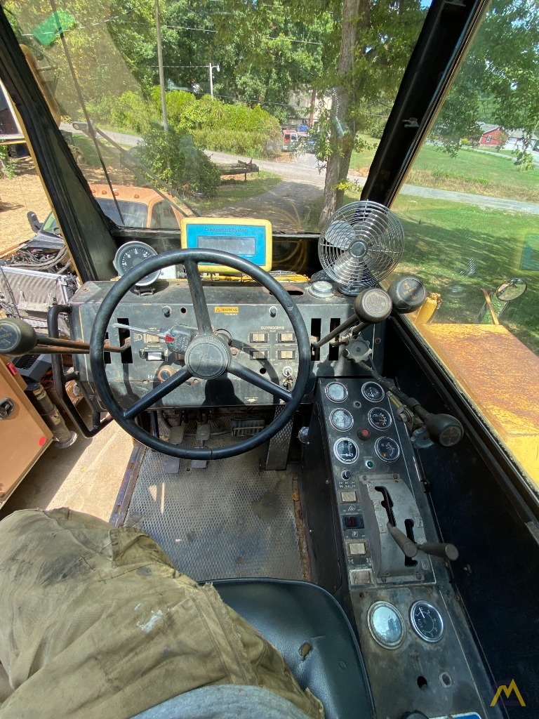 Lorain LRT 230 23-ton Rough Terrain Crane 8