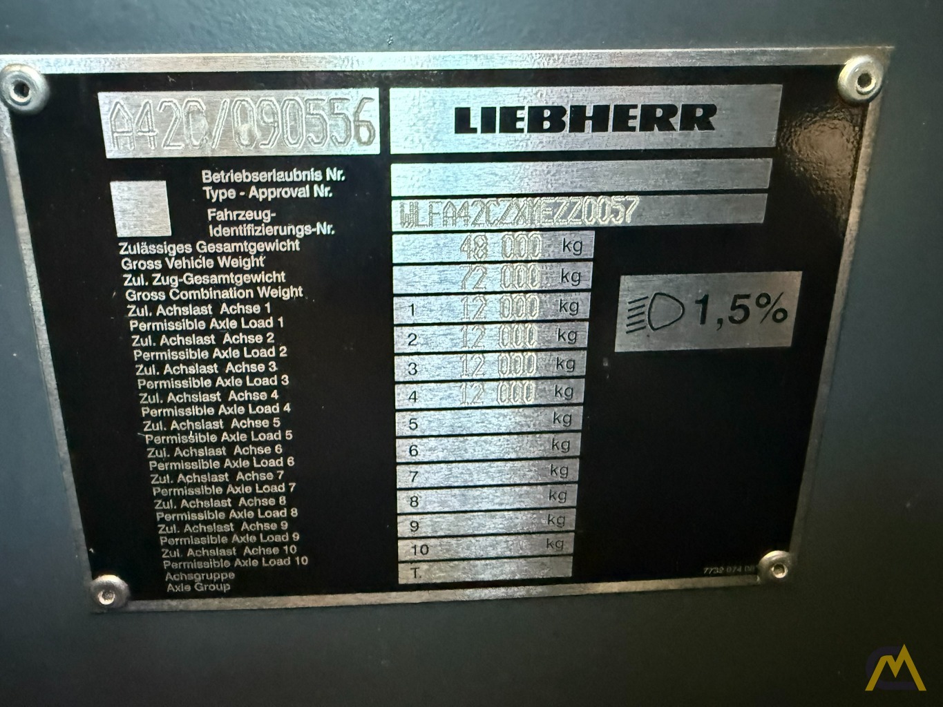 Liebherr LTM 1120-4.1 | hydraulic folding jib | very low mileage - Like New 10