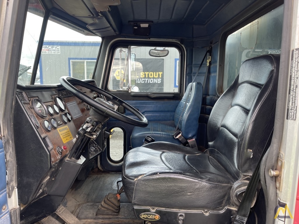 Manitex 2592 25-ton Boom Truck Crane on Peterbilt 357 26
