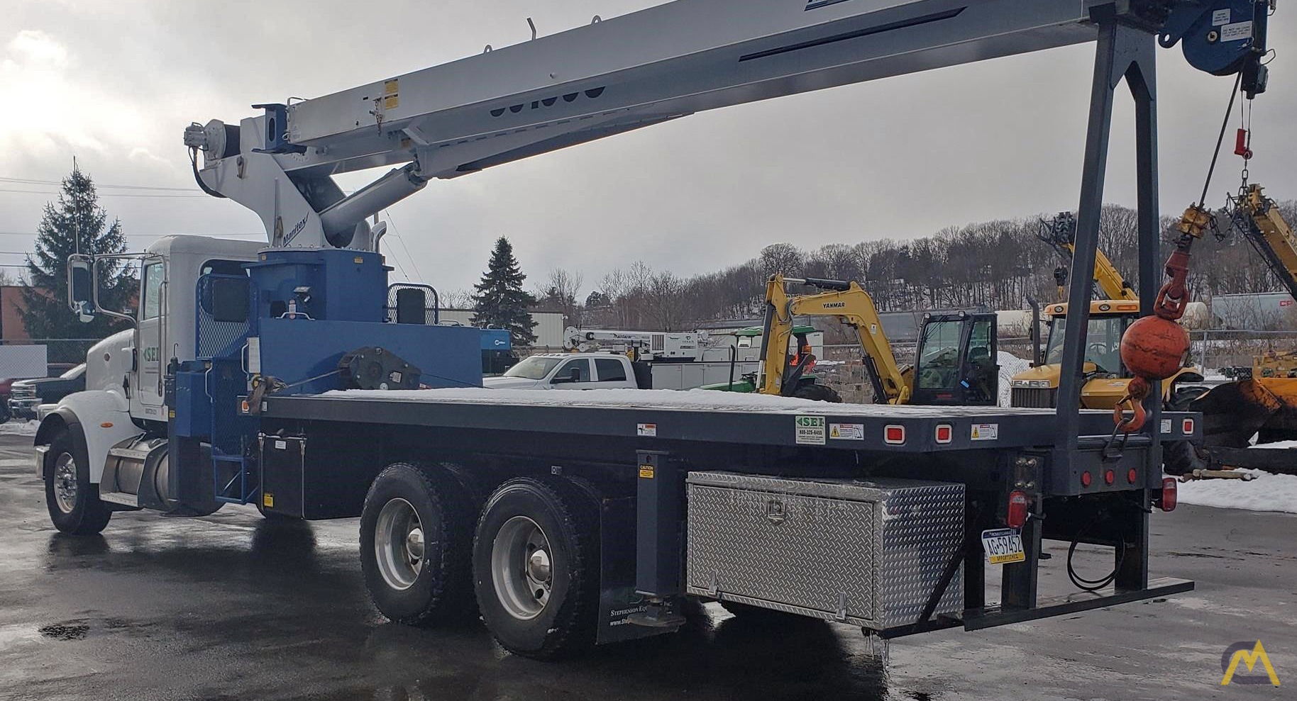 Manitex 30100C 30-Ton Boom Truck Crane on Peterbilt 367 3