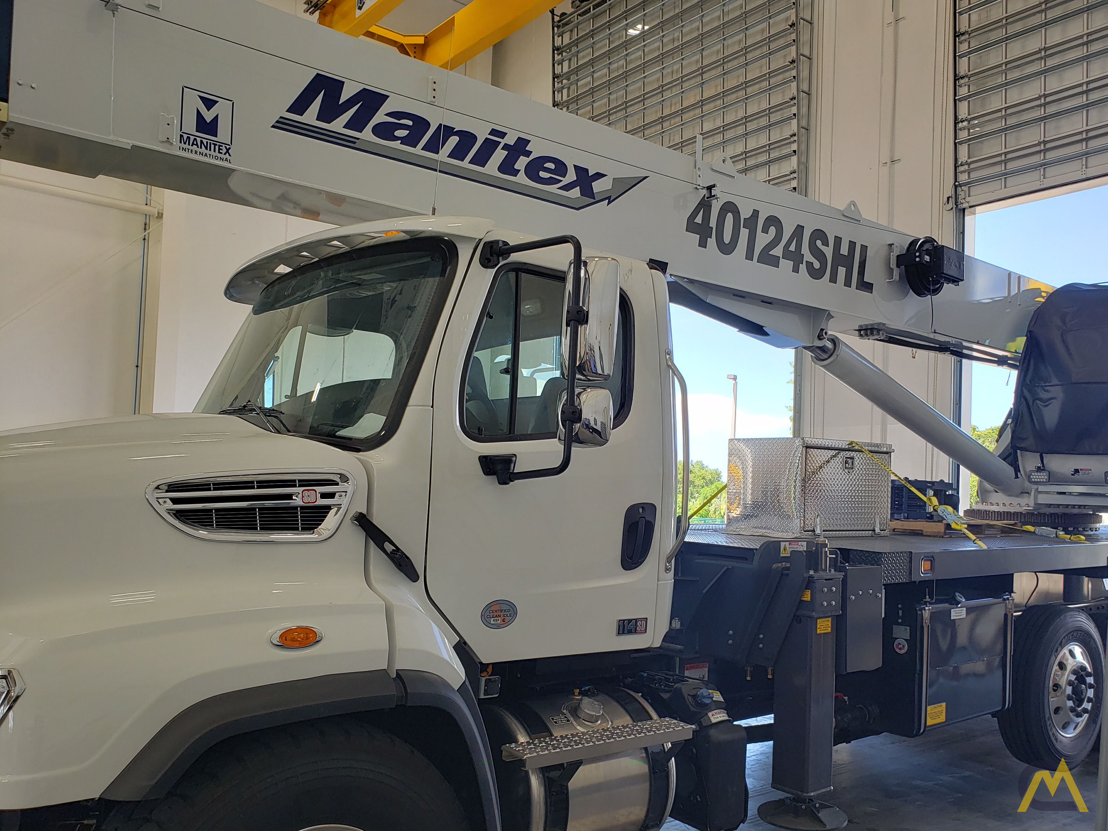 Manitex 40124SHL 40-Ton Boom Truck Crane on Freighliner 114SD 1