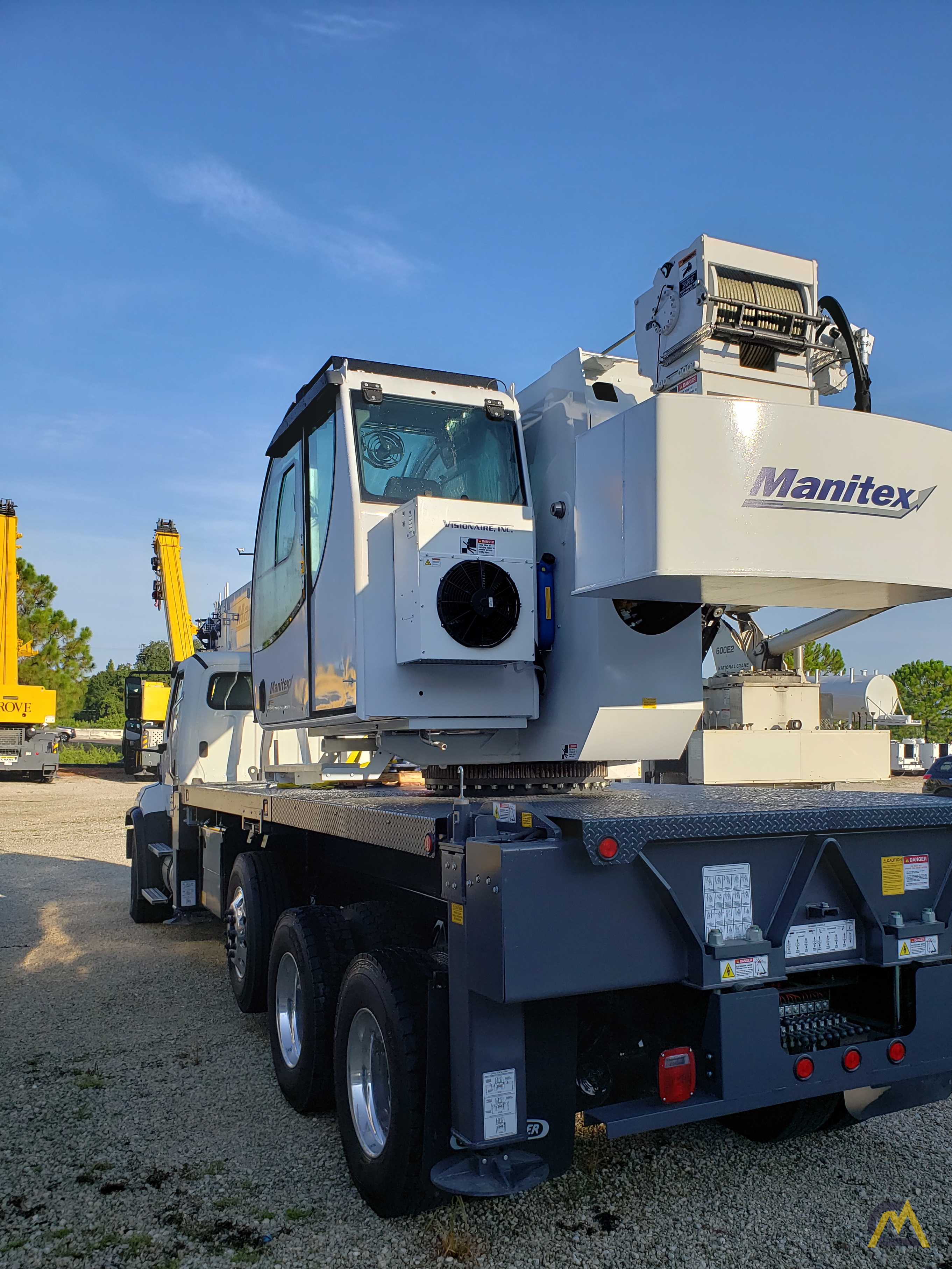 Manitex 40124SHL 40-Ton Boom Truck Crane on Freighliner 114SD 3