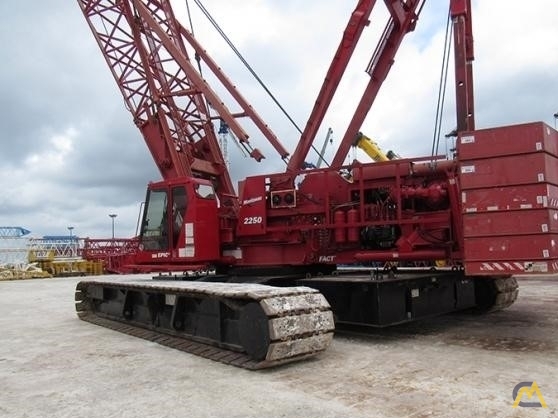 Manitowoc 2250 300-Ton Lattice Boom Crawler Crane 1