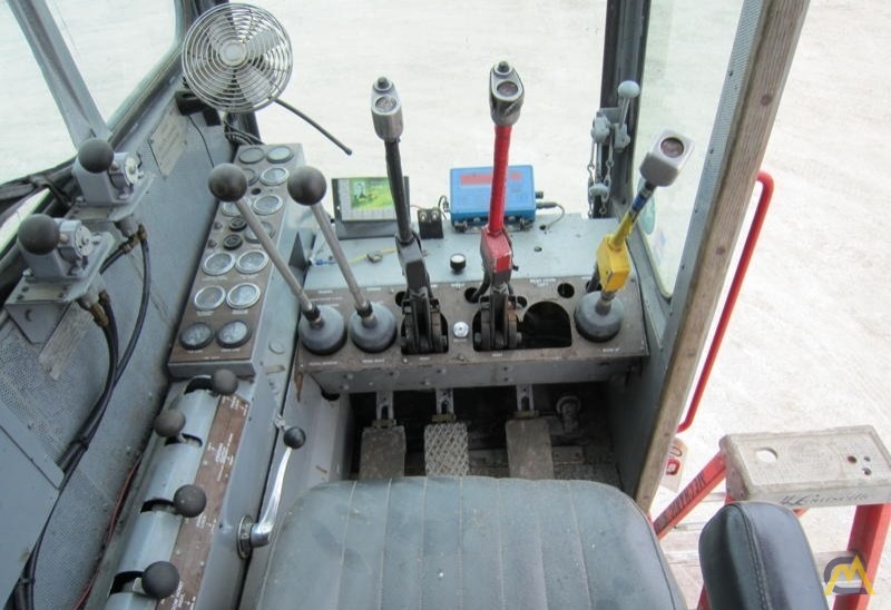 Manitowoc Series 3 Ringer 300-Ton Lattice Boom Crawler Crane 6