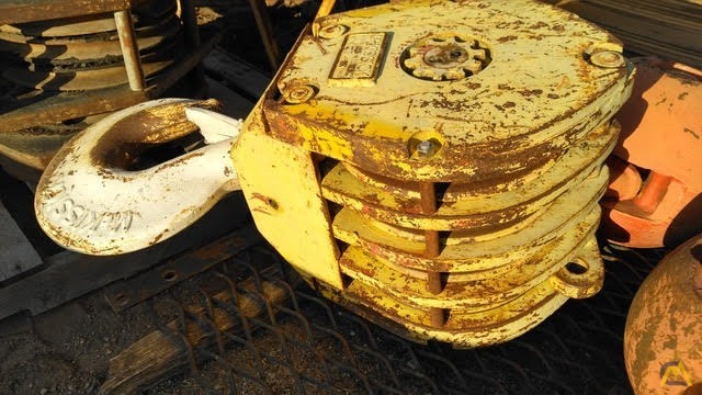 McKissick 50-Ton 4-Sheave Hook Block Accommodates 7/8