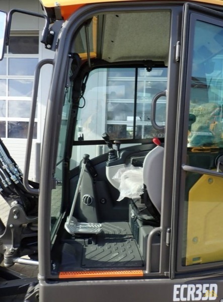 MINI EXCAVATOR VOLVO ECR35D - 2019 - 19H 4
