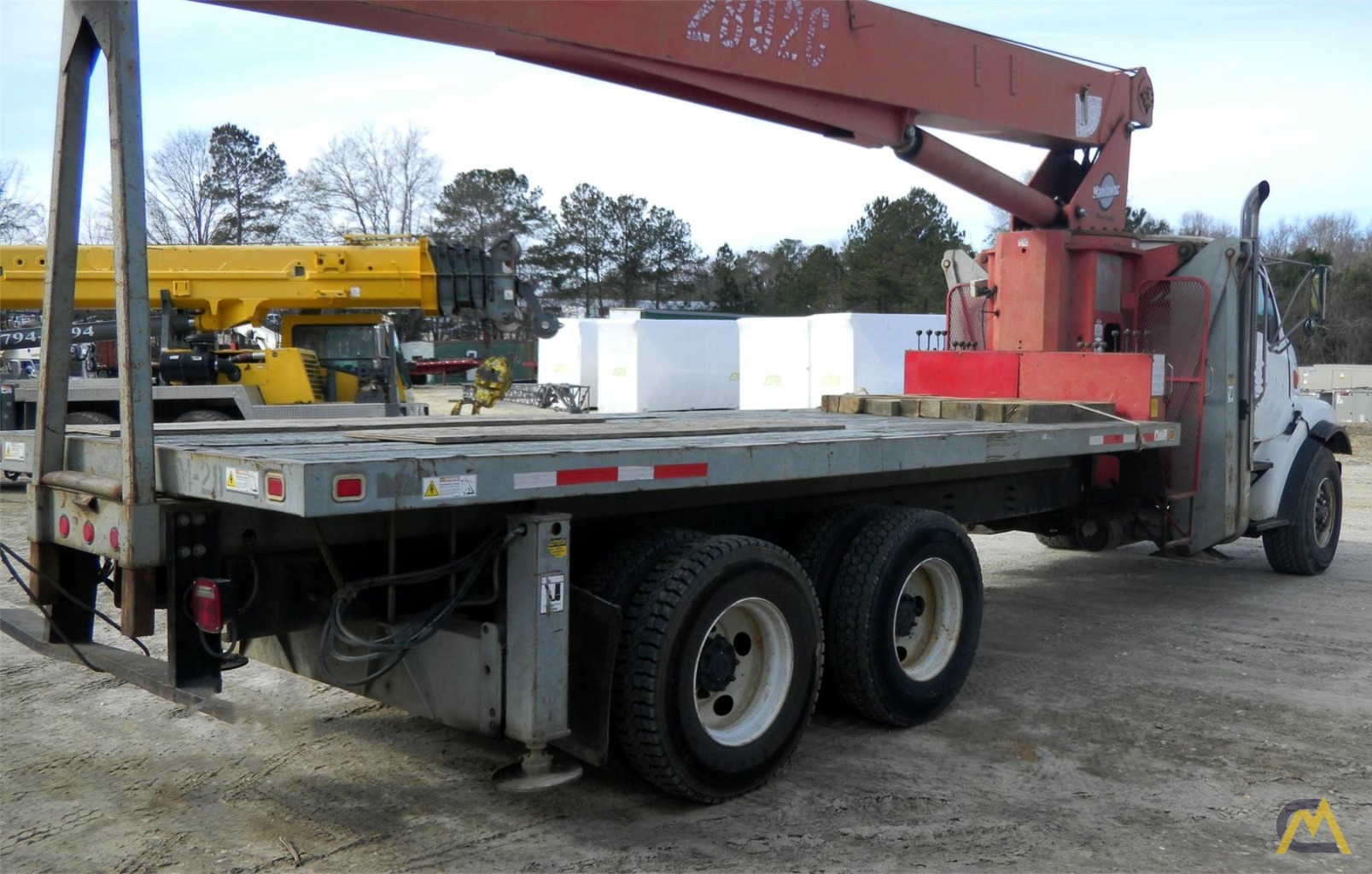 Mnaitowoc 2892S 28-ton Boom Truck Crane on Sterling L9522 2