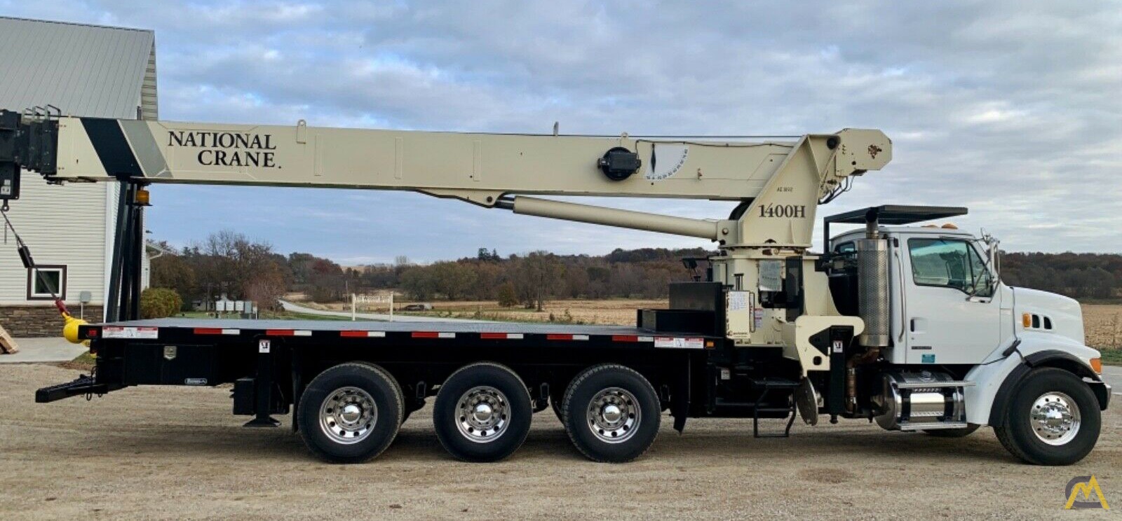 National Series Series 1400H Model 14127H 33-Ton Boom Truck Crane on Sterling L7500 3