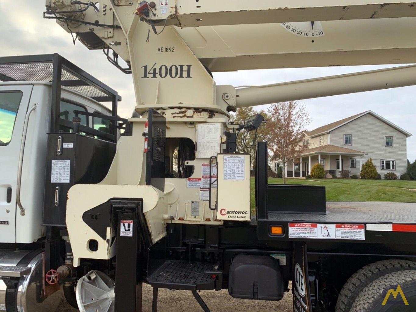 National Series Series 1400H Model 14127H 33-Ton Boom Truck Crane on Sterling L7500 9