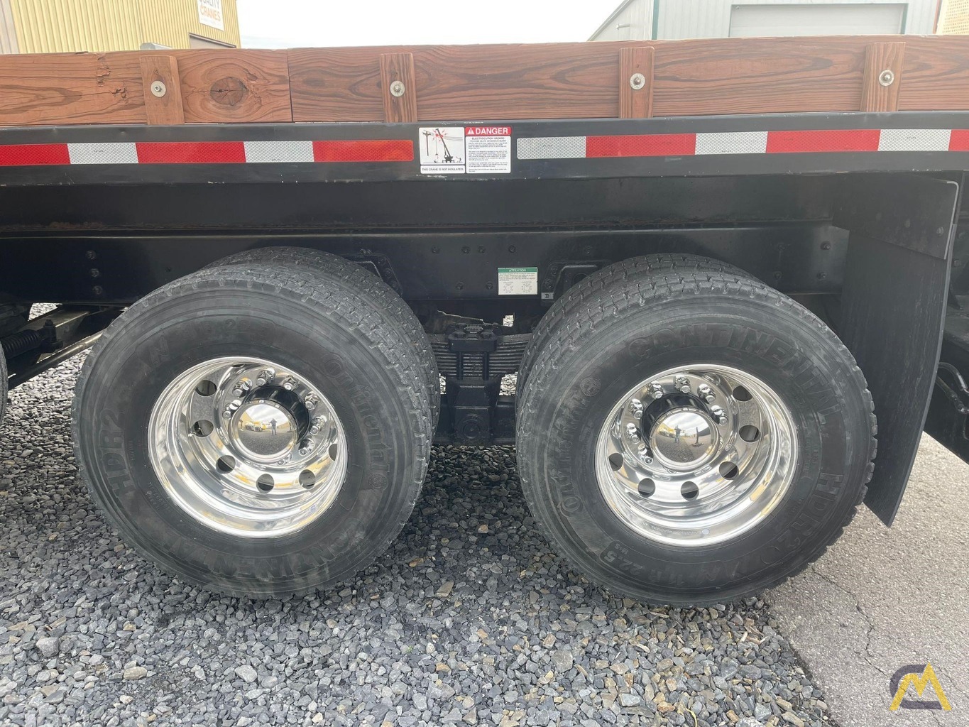 National Series 1400H / 14127H 33-Ton Boom Truck Crane on Sterling 9