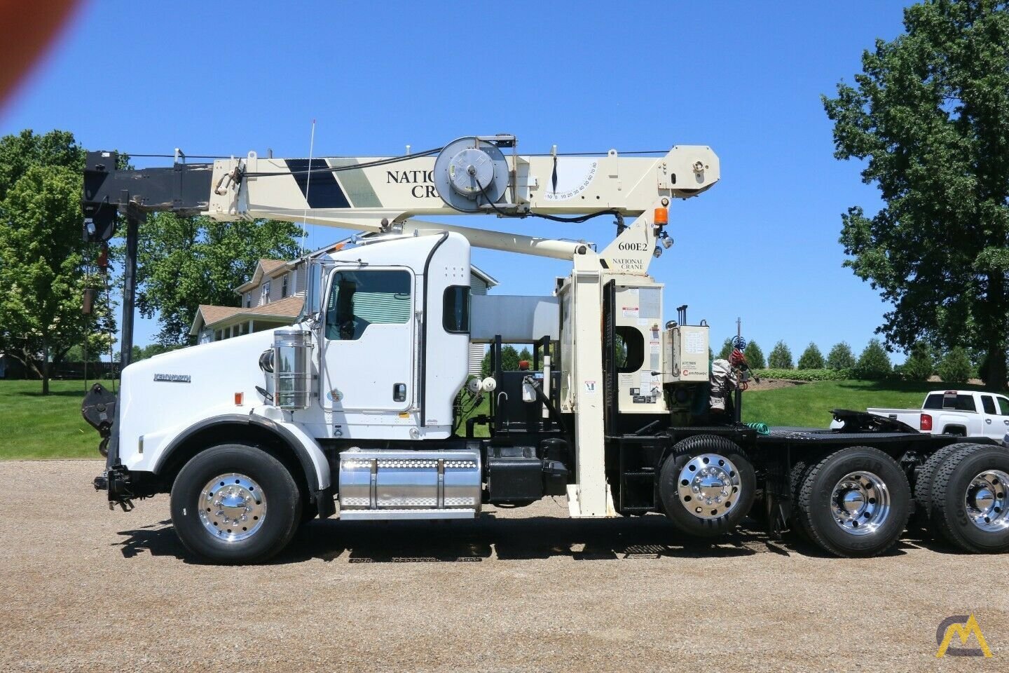 National 600E2 Series Model 649E2  20-ton Tractor Mount Boom Truck on Kenworth T800 1