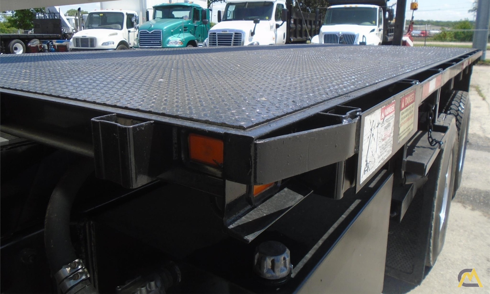 National 690E 20-Ton Boom Truck Crane 3