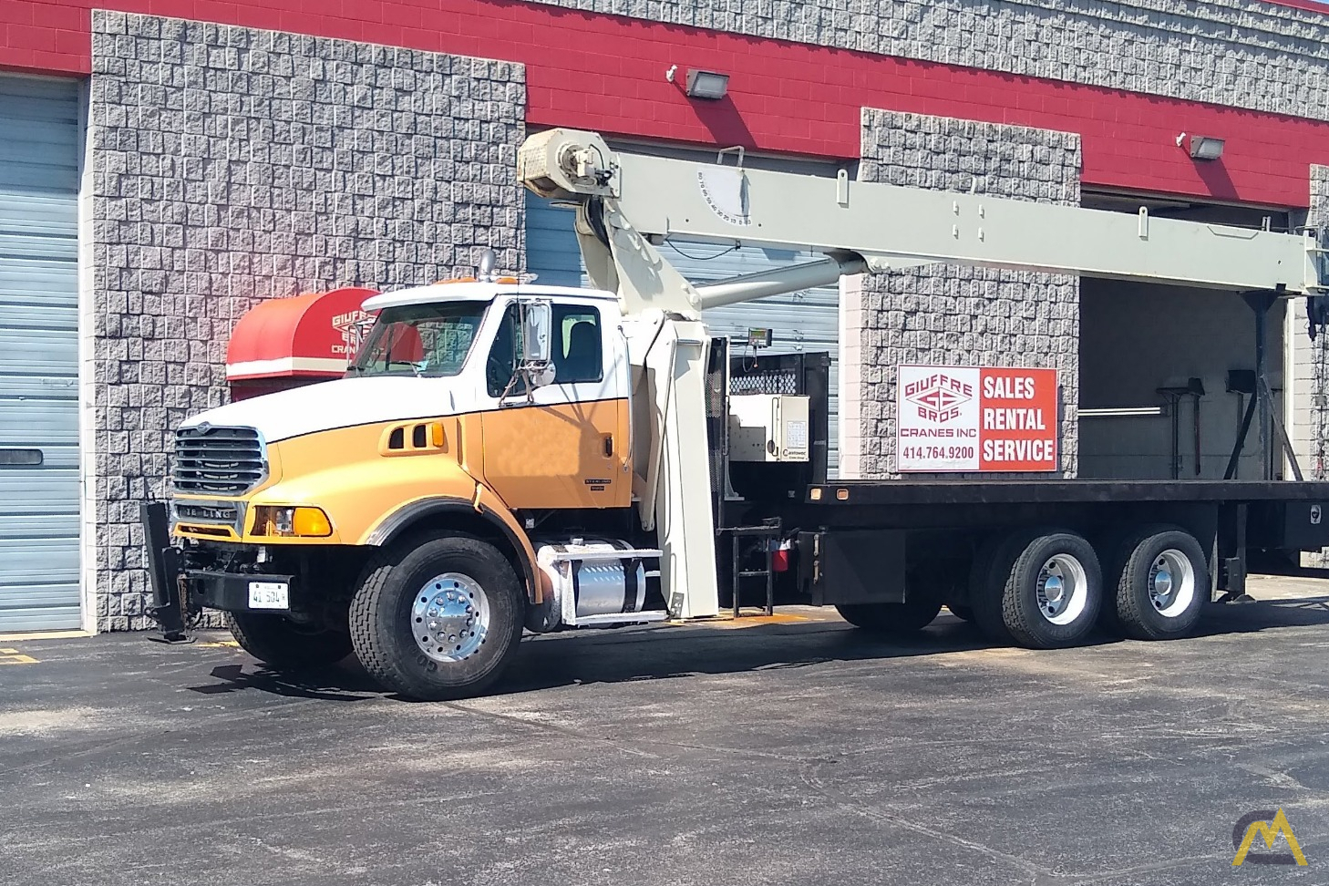 National 8100D 23-ton Boom Truck Crane on Sterling LT9500 0