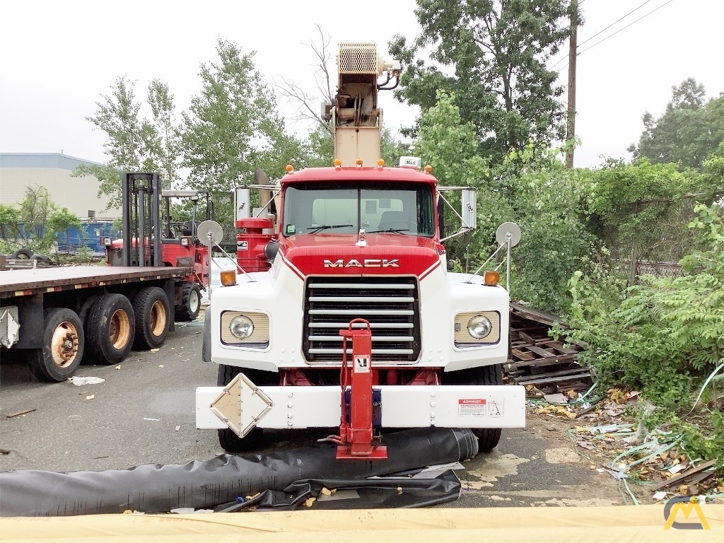 National 900A 26-Ton Boom Truck Crane on Mack RB690S 1
