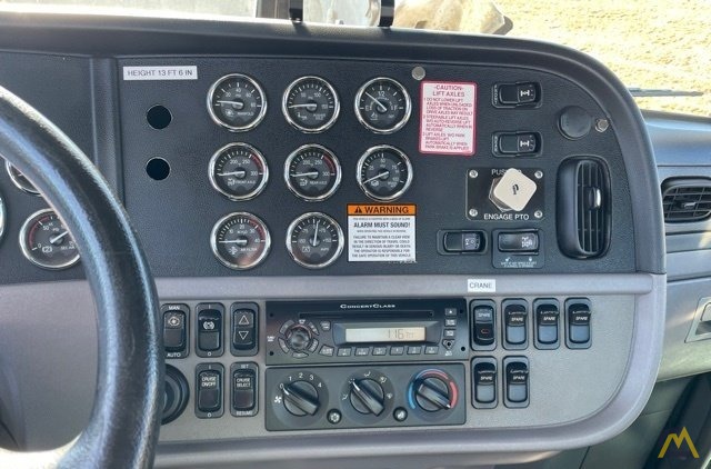 National Crane Series 900A / 9125A 26-ton Boom Truck Crane on Peterbilt 367 9