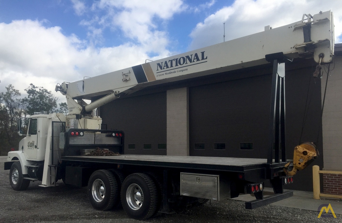 National Series 1100 (1195) Boom Truck Crane on Volvo Chassis 2