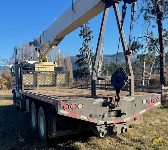 National Series 600E/Model 690E 20-ton Boom Truck Crane on Sterling CranesList ID: 647 6