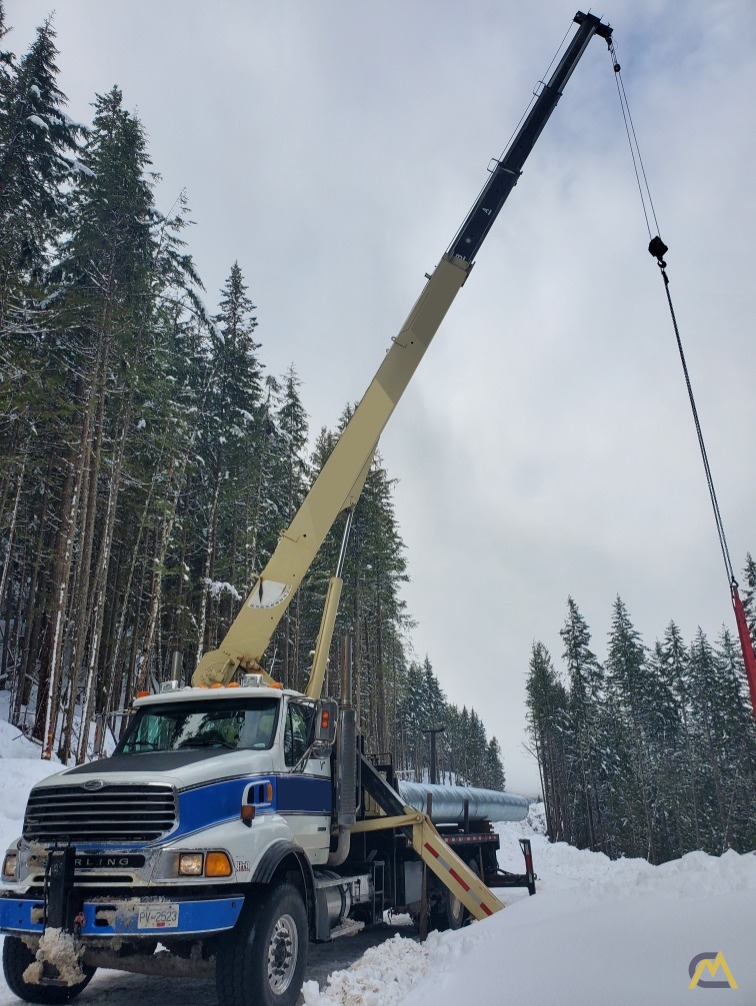 National Series 600E/Model 690E 20-ton Boom Truck Crane on Sterling CranesList ID: 647 10