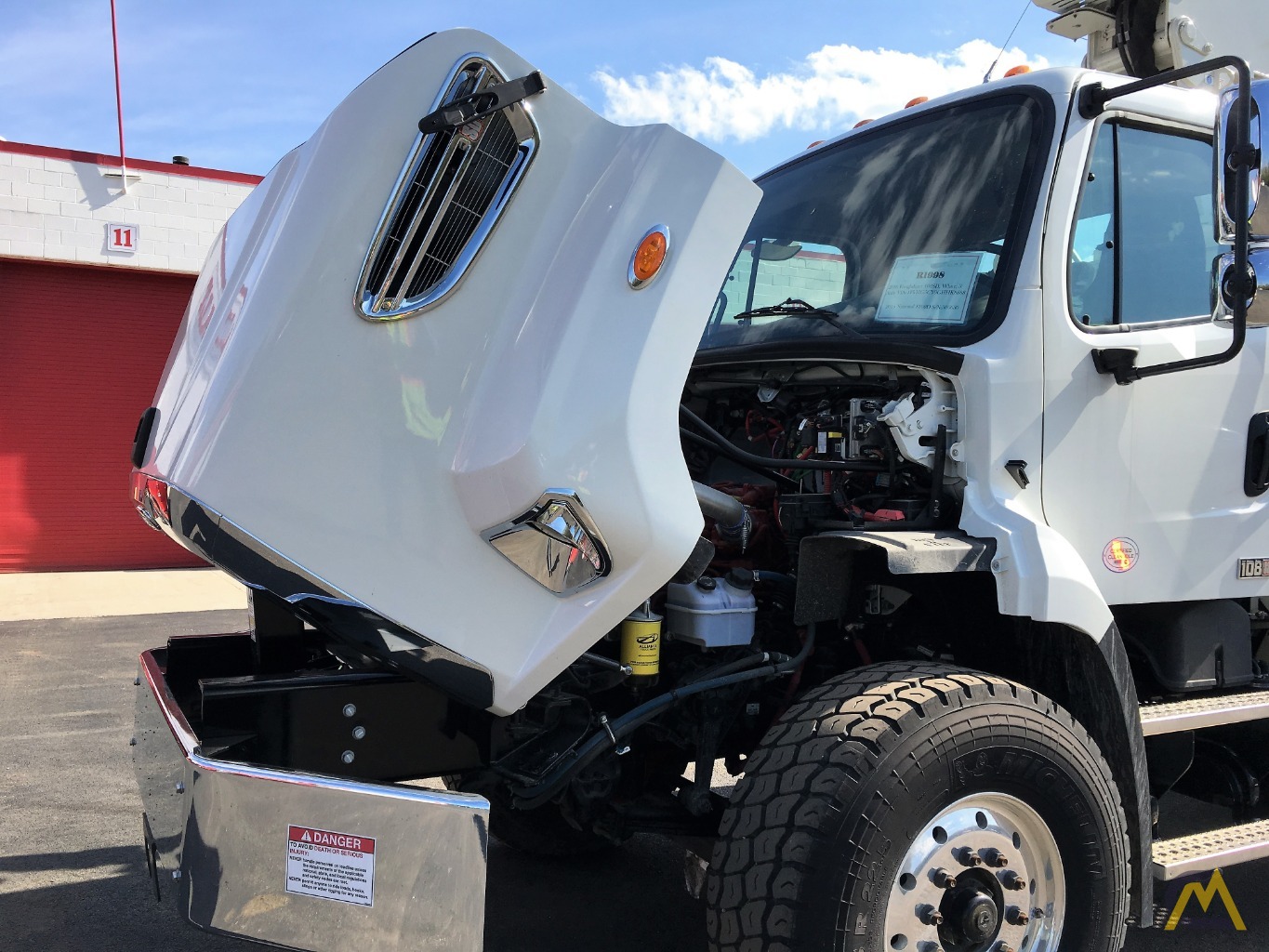 National 8100D 23-ton Boom Truck Crane 10