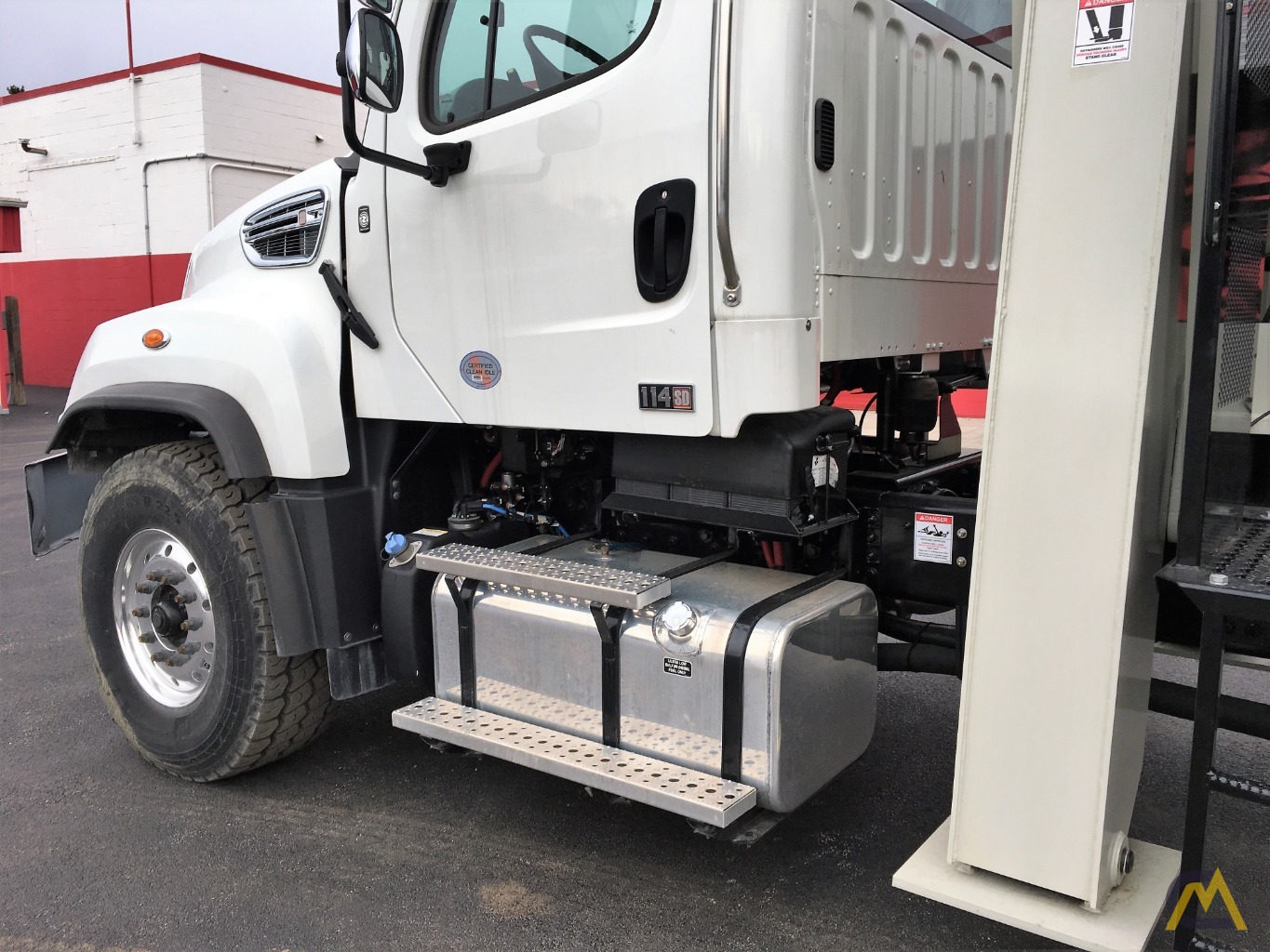 2018 NATIONAL 8100D 2