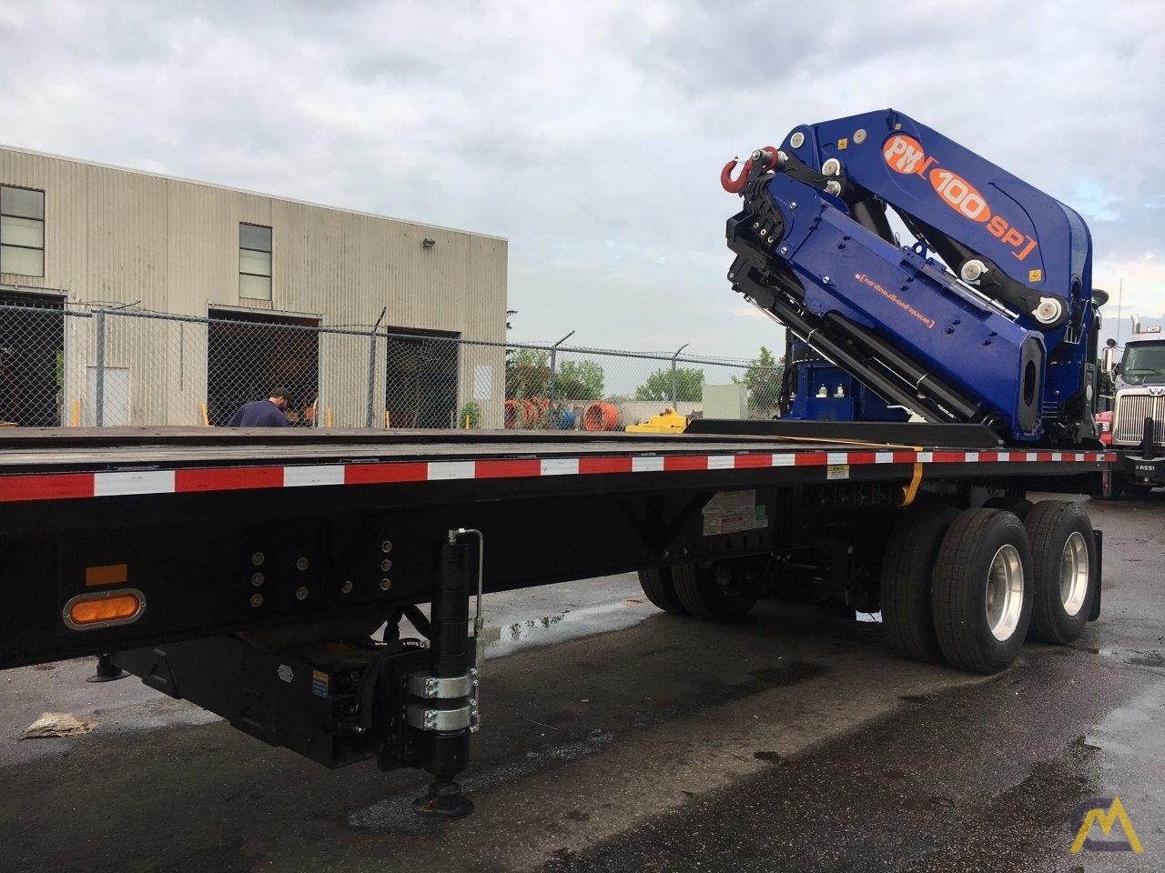 NEW PM 100024 KNUCKLE BOOM REAR-MTD ON NEW 42′ T/A TRAILER 2