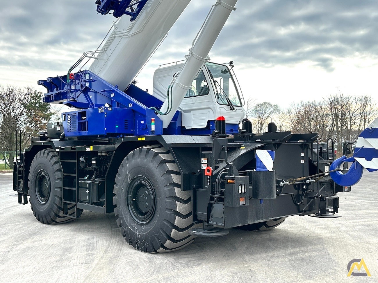 Tadano GR-1000XLL-4 Rough Terrain Crane 4