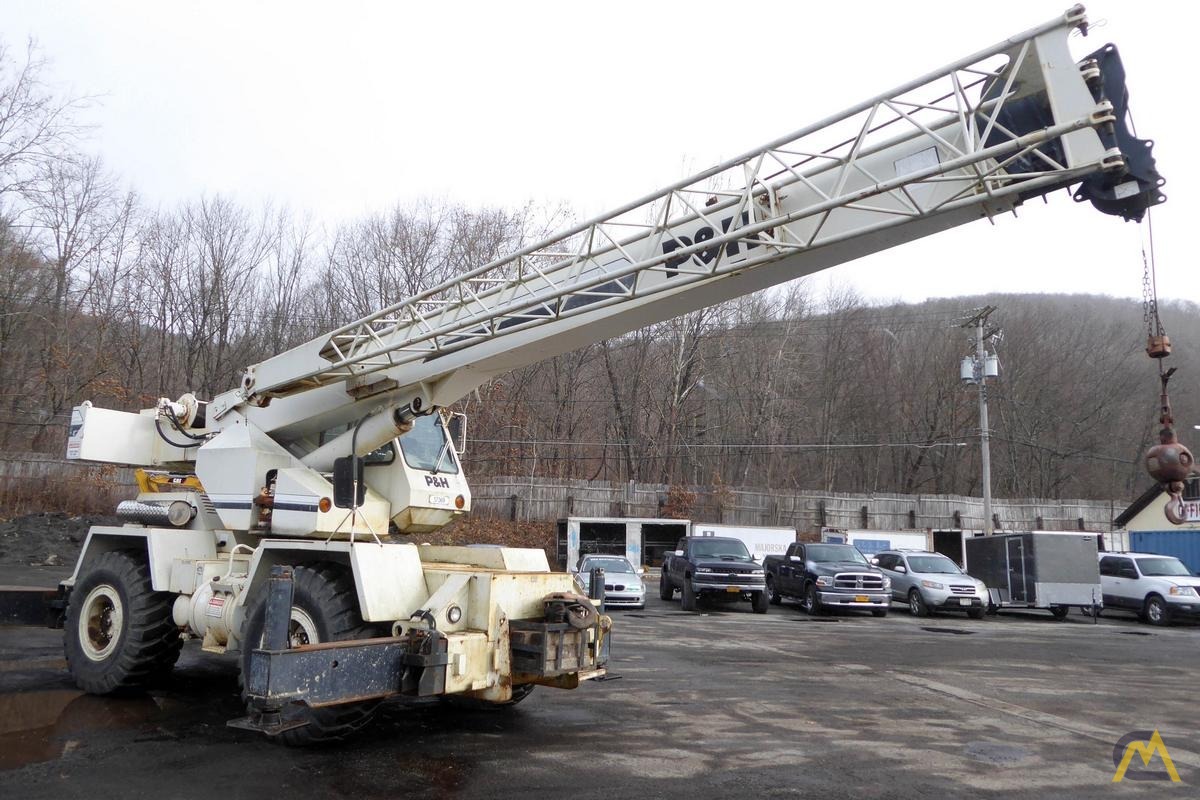 P&H CENTURY 128 28-ton Rough Terrain Crane 3