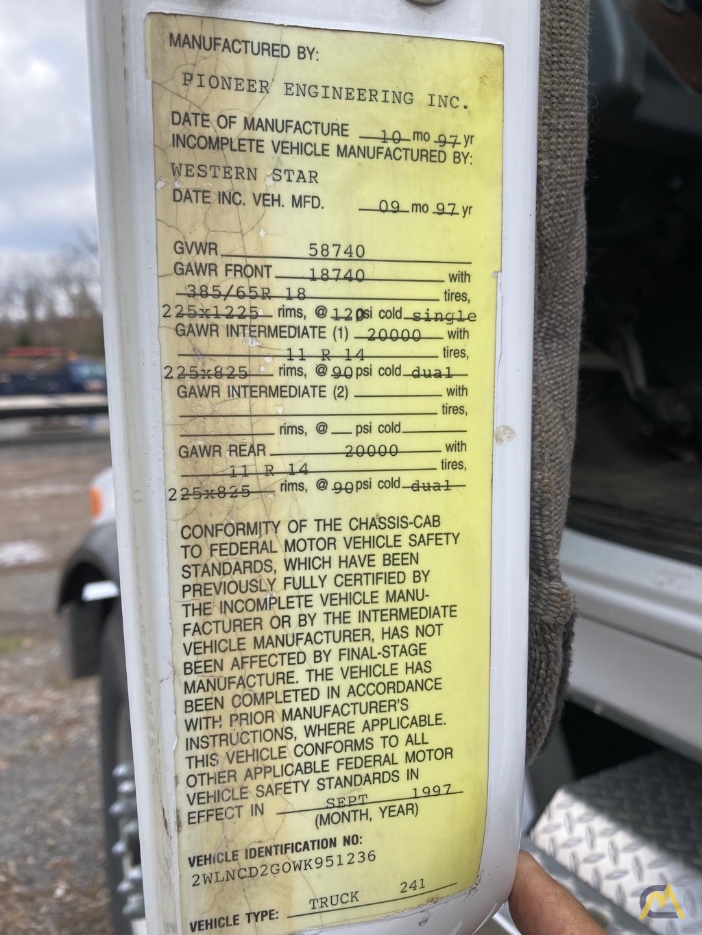 Pioneer 4000 28-Ton Boom Truck Crane w/ Jib 10