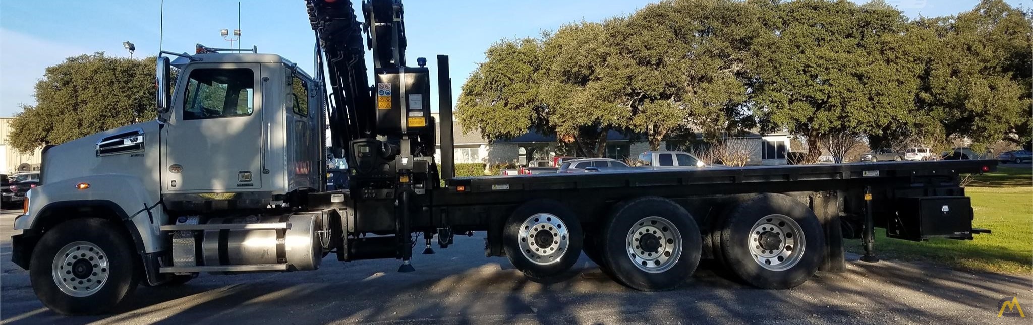 PM 38528 SP Articulating Knuckle Boom Crane on Western Star 4700S For