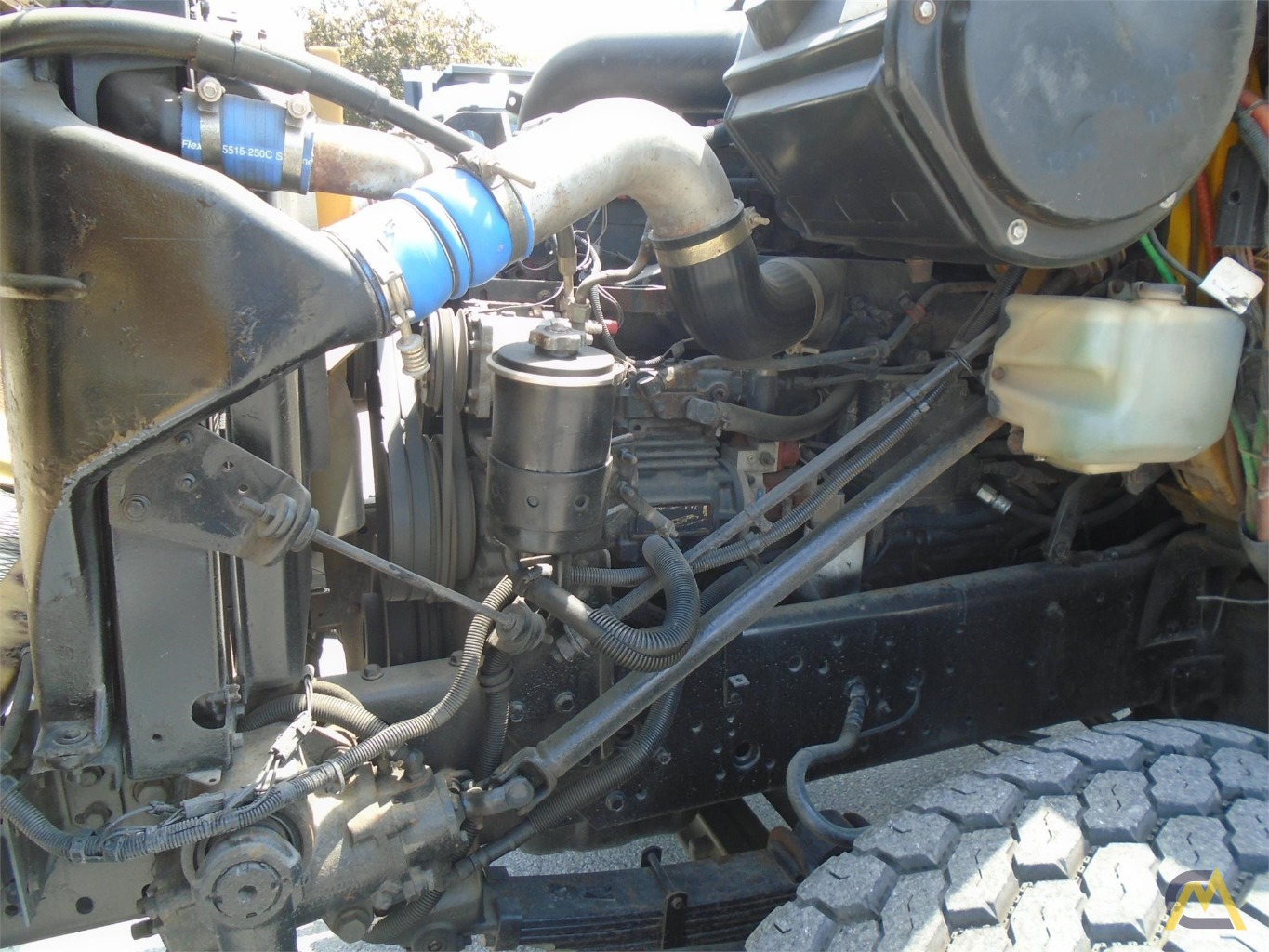 PM 40 SP 8.5-ton Knuckle Boom Crane on International 2674 8