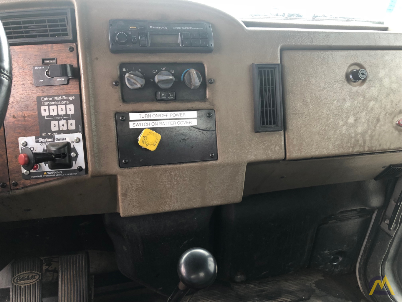 Ro Stinger TC 2857 14.4-ton Boom Truck Crane 8