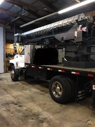 Skyhoist SR53 1.5-ton Sign Crane on GMC7500 2