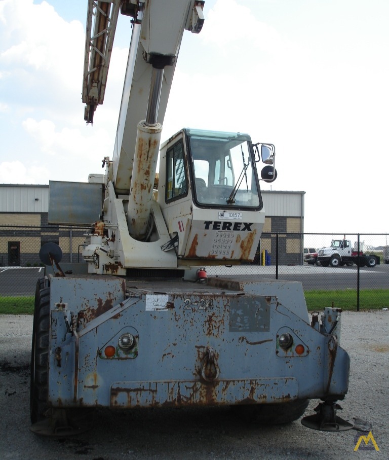 Terex RT 230 30-Ton Rough Terrain Crane 3