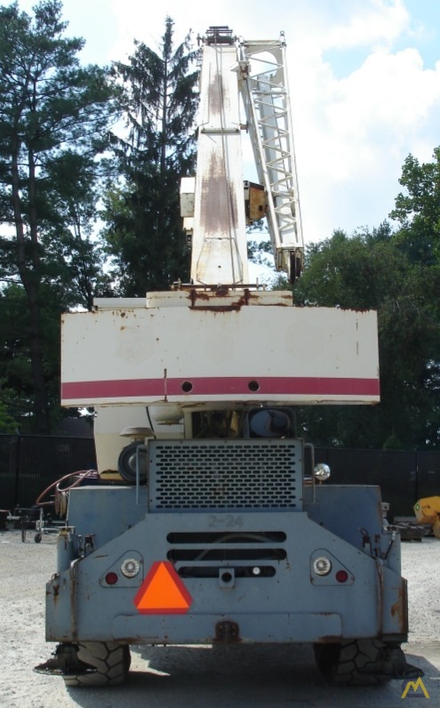 Terex RT 230 30-Ton Rough Terrain Crane 5