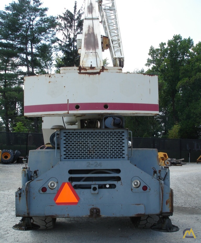 Terex RT 230 30-Ton Rough Terrain Crane 4