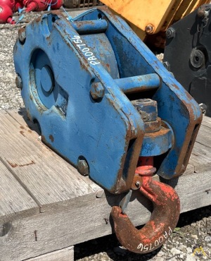 Heavy Duty 20 Ton Hook Block – 3 Sheave, 600 lbs