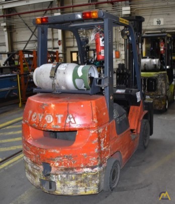 Toyota 7FGCU-30 2.45-Ton Forklift 3