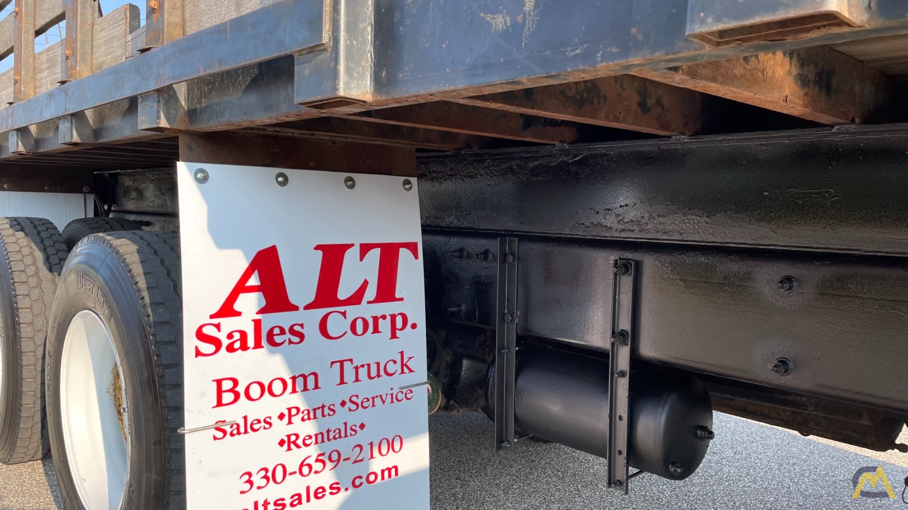 USED 2007 National 8100D 23-Ton Boom Truck Crane 17