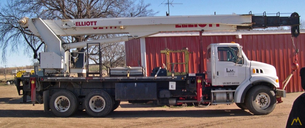 USED 32 TON ELLIOT - 117' MAIN BOOM AND 26' JIB! 0