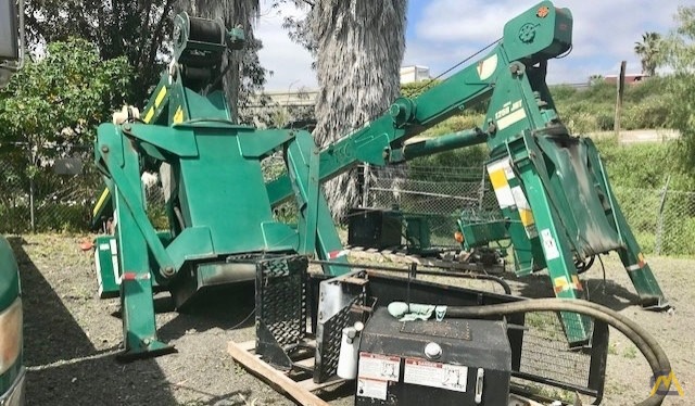 USTC 1250JBT 12.5-Ton Boom Truck Crane 2